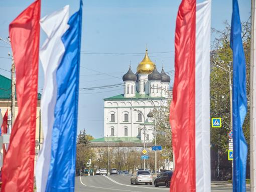«Рисунок на привале»: в Пскове художники будут делать зарисовки участников Дня Победы