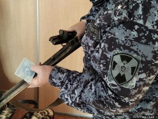 Почти 30 единиц оружия изъяли росгвардейцы у псковичей за неделю