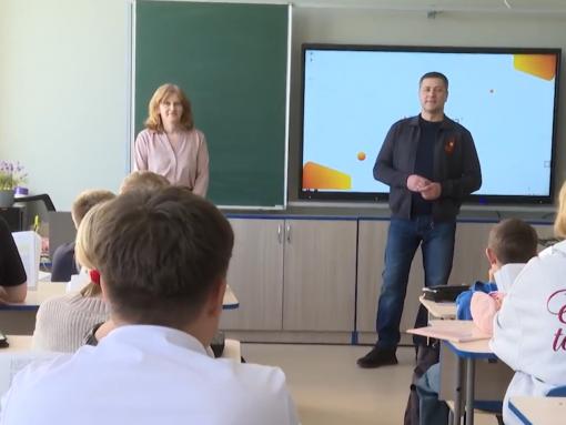 Михаил Ведерников посетил обновлённую Гдовскую среднюю школу