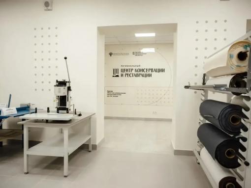 Вакуумные столы, плоттеры и резаки: в Пскове откроется центр реставрации библиотечных фондов