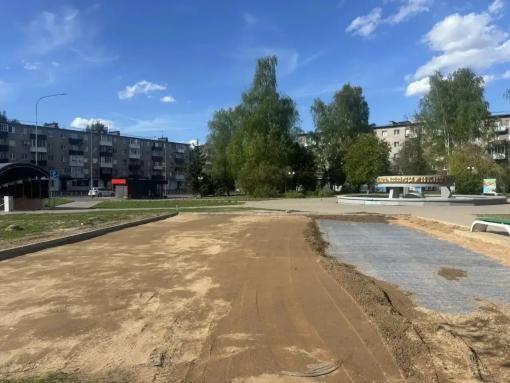 Подрядчик приступил к благоустройству сквера на площади Калинина в Великих Луках