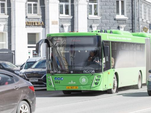 Маршруты шести автобусов изменились сегодня в Пскове