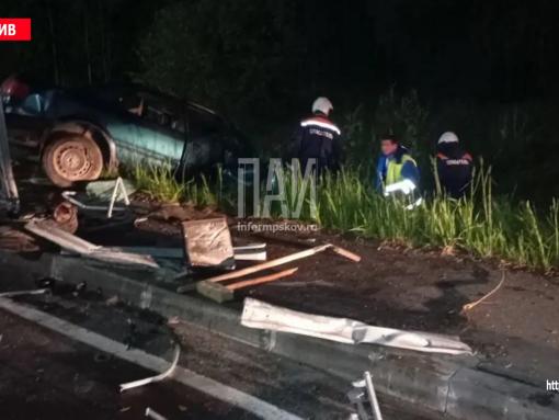 В Печорском районе водитель не справился с управлением и машина вылетела в кювет