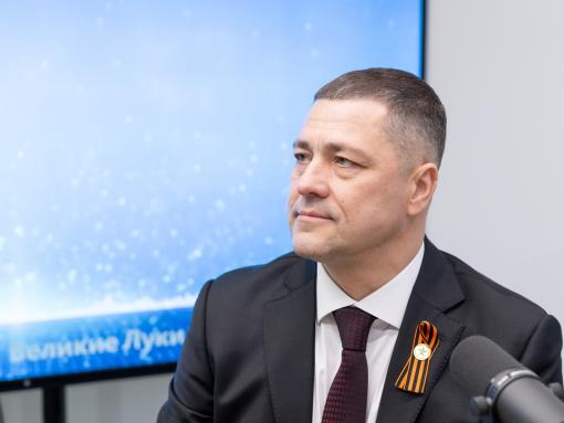 Почему именно радио выбрали для расширения вещания по всей Псковской области, объяснил Михаил Ведерников