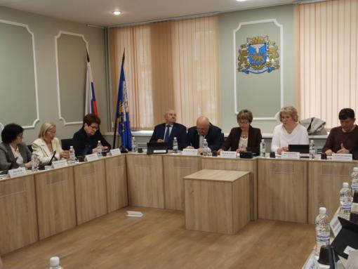 Дворы, электросети и новая школа: депутаты Пскова обсудили отчёт главы города