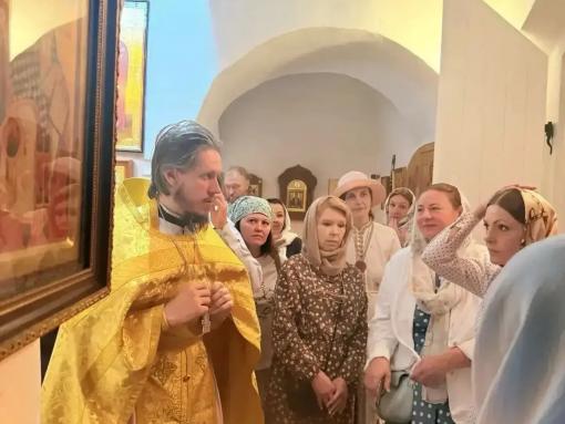Переселенцы и соотечественники из разных стран встретились в псковской церкви