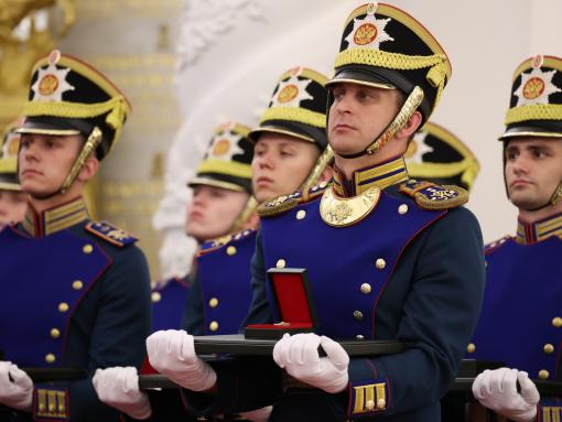 На службе Отечеству. Кому Путин вручил высшие трудовые награды в День России