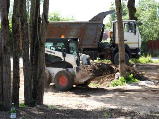 Губернатор оценил ход благоустройства сквера на Индустриальной в Пскове