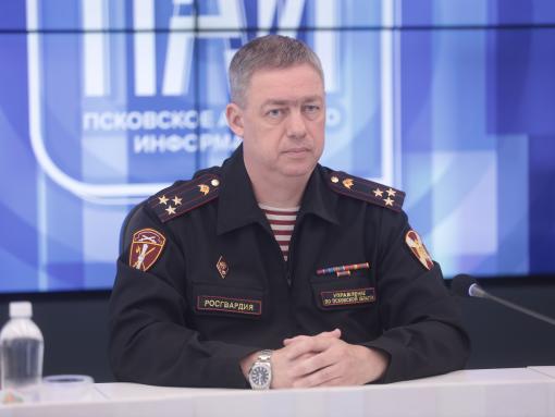 Как передать своё оружие на СВО, рассказали псковичам