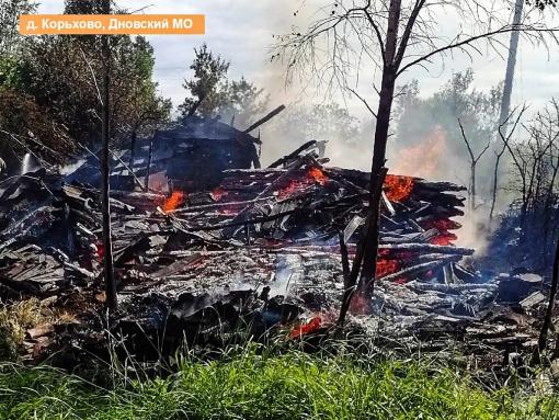 Жилой дом сгорел в деревне Дновского района