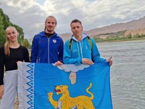 Псковские моржи покорили Хуанхэ: спортсмены совершили заплыв в легендарной китайской реке