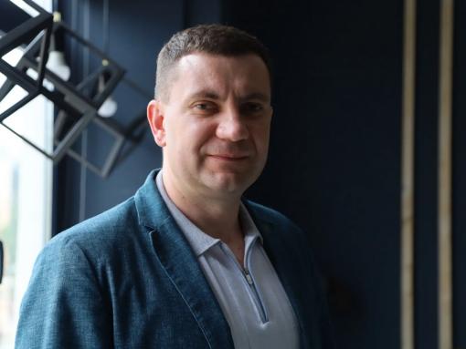 Глава Дедовичского округа стал гостем радиостанции «Серебряный дождь». Главное