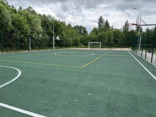 Спортплощадку для мини-футбола и волейбола открыли в Печорах