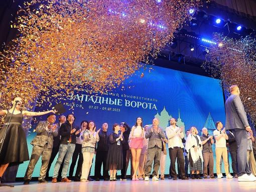Михаил Ведерников пригласил псковичей на кинопремьеры фестиваля «Западные ворота»