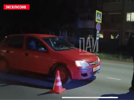 Opel сбил женщину на пешеходном переходе в Бежаницах