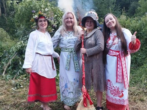 Венки, обряды и волшебство: в Великолукском округе отметили праздник Ивана Купалы