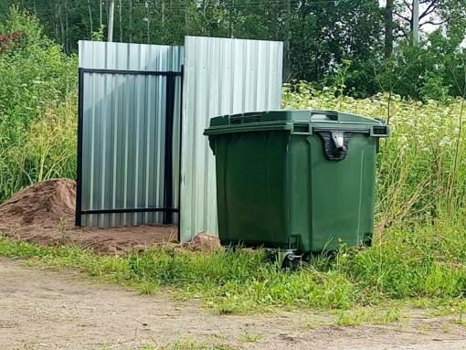 В бежаницкой деревне началась установка контейнерных площадок по проекту ТОС