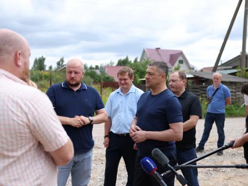 Михаил Ведерников осмотрел реализованные проекты ТОС в микрорайоне Соколицы