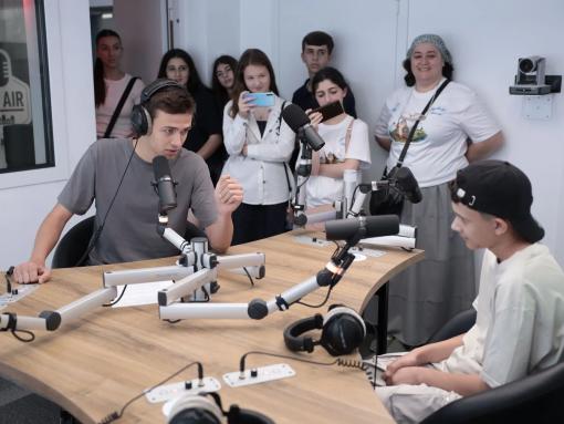 «Здравствуй, Россия!»: молодёжь из разных стран мира познакомилась с работой СМИ в Псковской области