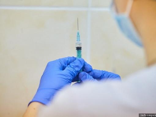 Вакцинация перед учебным годом: что советуют проверить родителям