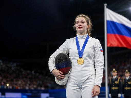 В чужих стенах гимн помогает. Российские спортсмены триумфально возвращаются на международную арену