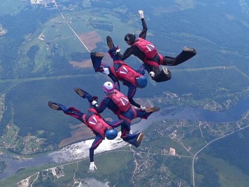 Псковское небо принимало лучших: чемпионат Вооружённых сил России по парашютному спорту завершился триумфом ЦСКА