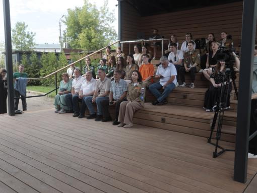 «Мы черпаем традиции из вашего времени»: ветераны и бойцы студотрядов встретились в Пскове