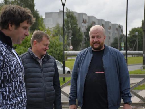 Борис Елкин проконтролировал благоустройство территории в округе № 15 в Пскове
