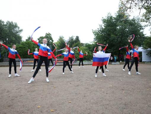 Праздничное мероприятие «Символ России» прошло в Летнем саду в Пскове