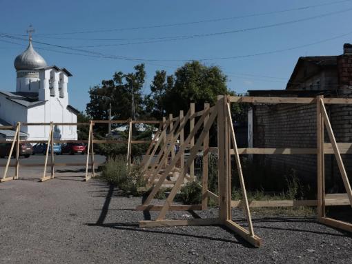 На месте старого рынка в центре Пскова археологи надеются найти берестяные грамоты