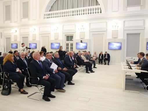 Депутатам Псковского заксобрания вручили удостоверения