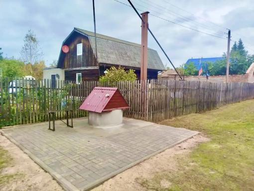 В Псковском районе завершили два проекта ТОС: колодец с «журавлём» и покрытие у дома