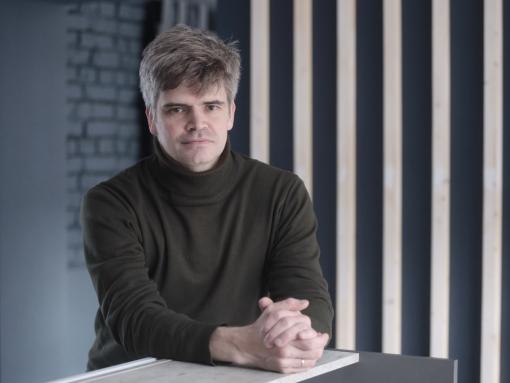 «Минкульт»: режиссёр Александр Савчук – о виниле, спектаклях и автофикшене