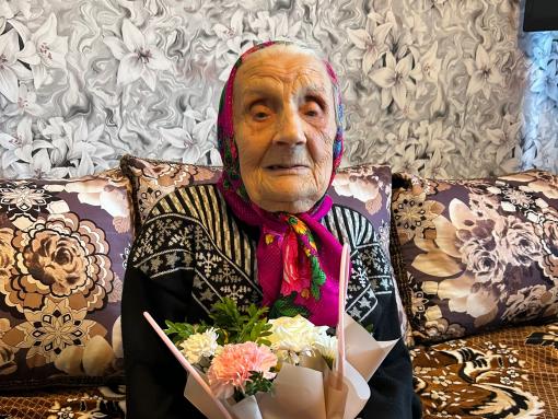 90-летие отметила ветеран труда Александра Павлова из Островского района