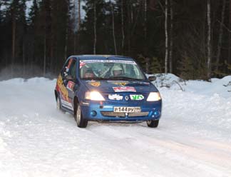 Псковский экипаж вышел в лидеры Renault Elf Logan Cup (ЗВУК)